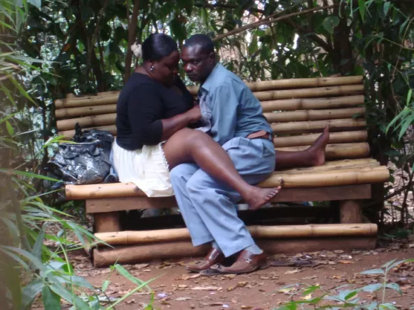 Kenyan Milf Pussy Fingered on Park Bench