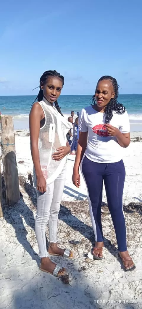 Nude Girl Sitting On The Beach - Four Naughty Girls Caught Naked at the Beach | Kenya Adult Blog