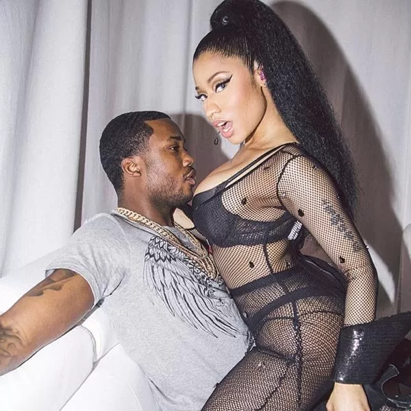 nicki-minaj-straddle-meek-mill-insta-ftr