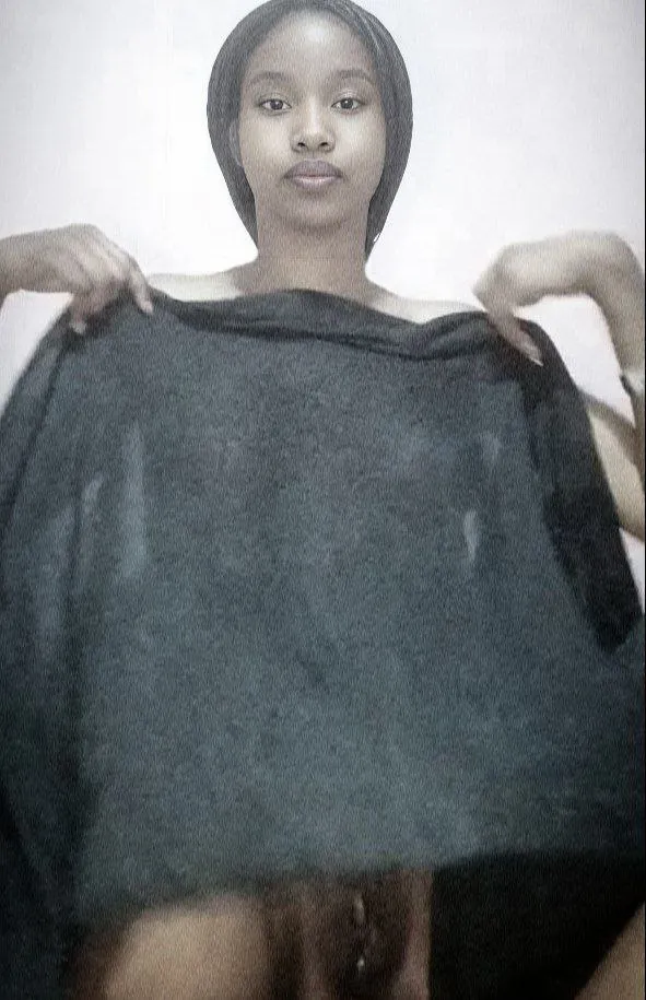 Sweet Claudia's Pussy Reveal Photo