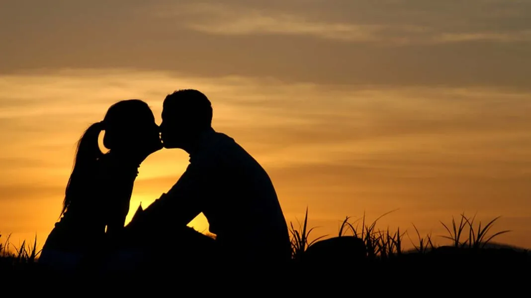 Shared Attention and Emotional Synchrony: How Real-Time Experiences Strengthen Romantic Relationships